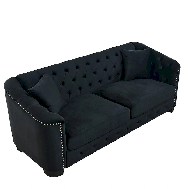 Canapé moderne en velours de 196 cm avec dossier capitonné et accoudoirs ornés de clous décoratifs ; inclut deux coussins décoratifs.
