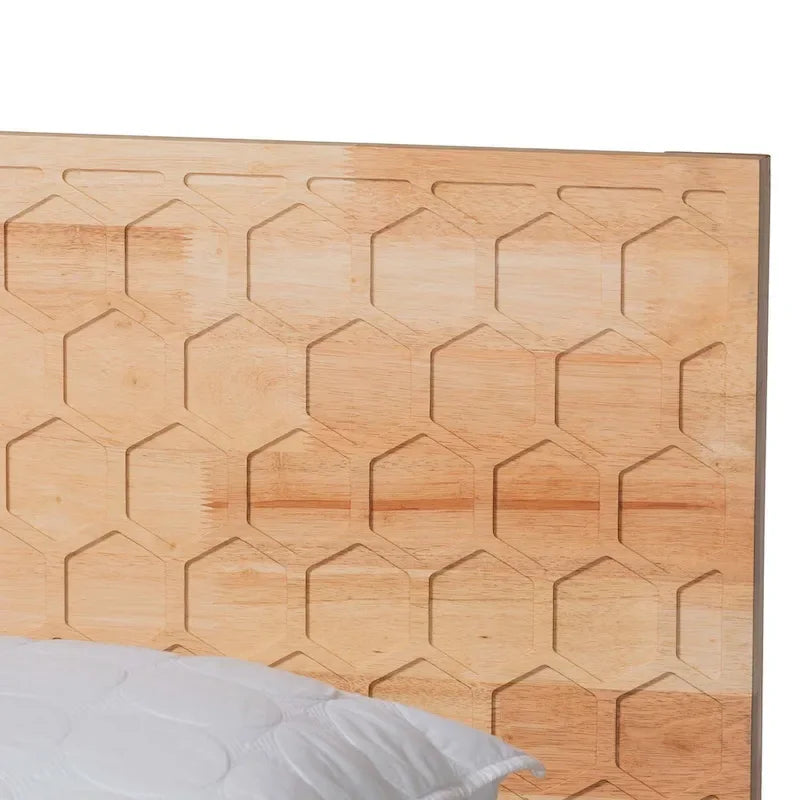 Lit plateforme Queen size naturel avec motif alvéolé sculpté