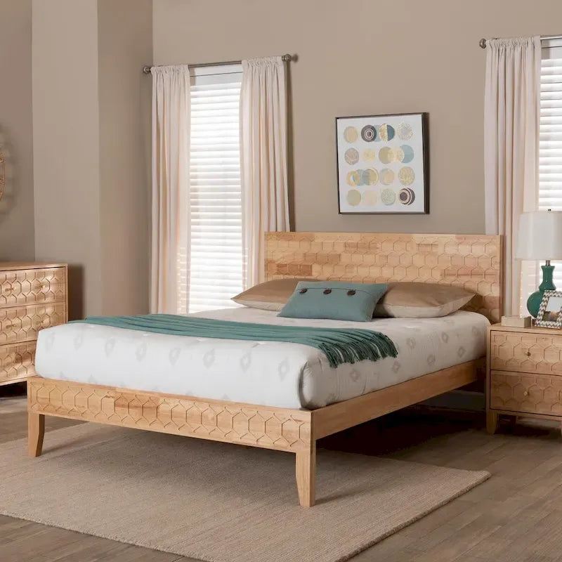 Lit plateforme Queen size naturel avec motif alvéolé sculpté