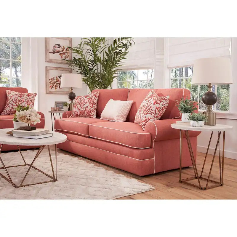 Canapé côtelé de style traditionnel, en tissu mélange polyester-lin couleur corail, doté d'accoudoirs arrondis, de coussins d'assise réversibles et de coussins décoratifs.